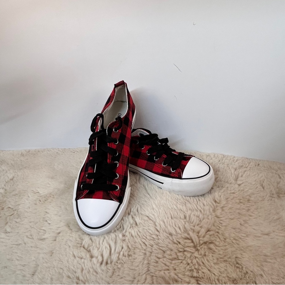 Olivia Miller Red and‎ Black Buffalo Check Low-Top Sneakers Women’s 7